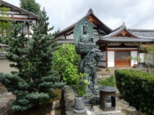 Statue among the temples at Tenryu-ji