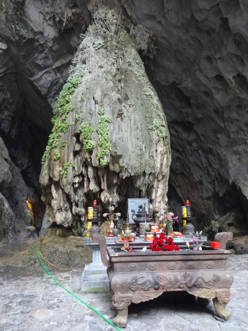 Huong Tich Cave, Perfume Pagoda